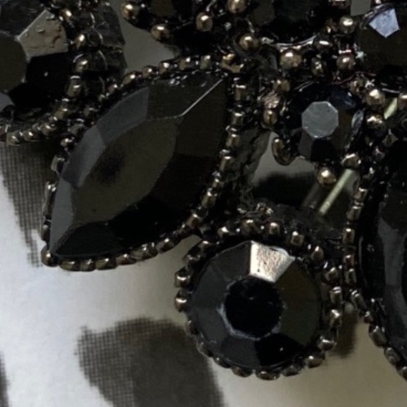 VTG Black Petite Brooch - Picture 4 of 5